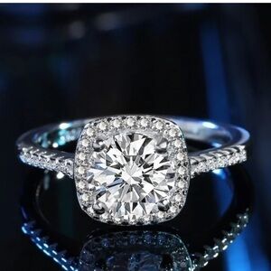 Gorgeous Silver Diamond Ring